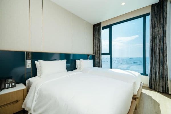 One Bedroom Twin Suite
