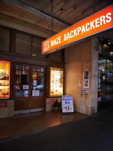Maze Backpackers1