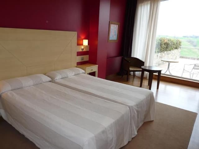 TRIPLE WITH VIEWS