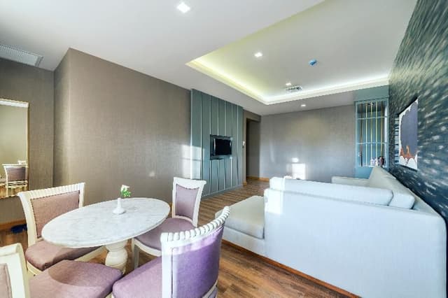 SUITE TWO BEDROOMS