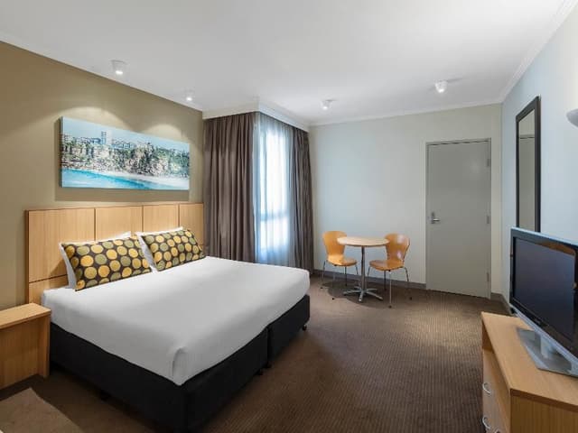 DOUBLE QUEEN SIZE BED