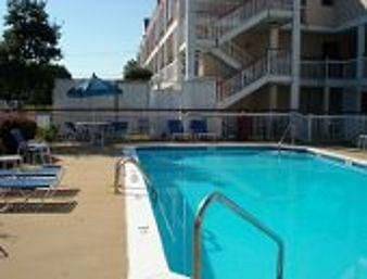 Ramada Charlotte North0