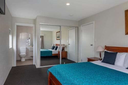 Two-Bedroom Superior Harbour View Apartment