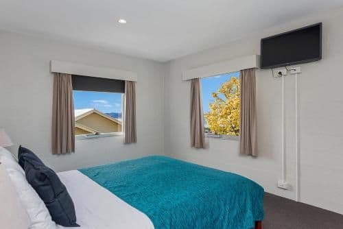 Two-Bedroom Superior Harbour View Apartment