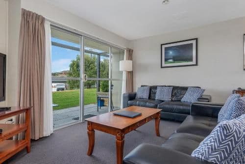 Two-Bedroom Superior Harbour View Apartment