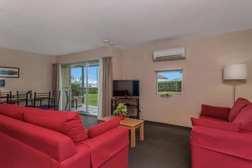 Three-Bedroom Apartment with Harbour View