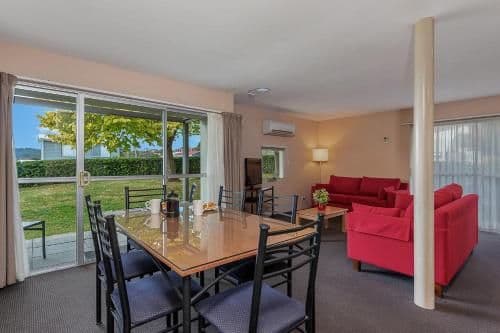 Three-Bedroom Apartment with Harbour View