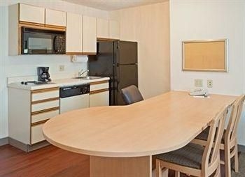 Candlewood Suites Houston-town And Country0