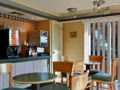 Red Roof Inn Medical Center Hotel2