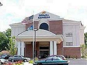 Comfort Inn & Suites3