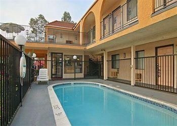 Econo Lodge Glendale4