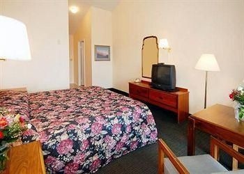 Travelodge Farmington1