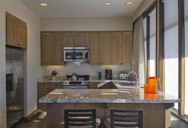 SUITE ONE BEDROOM