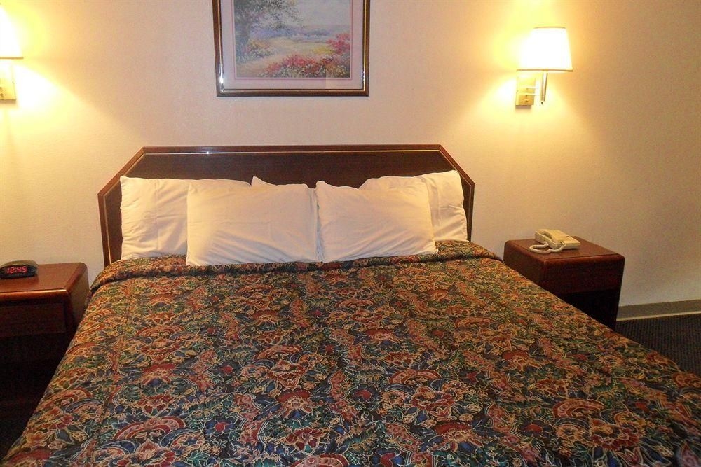 Days Inn And Suites Selma2