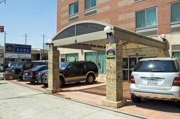 โรงแรมเบสท์เวสเทิร์น ควีน คอร์ต (Best Western Queens Court Hotel)0