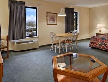 Super 8 Columbia Clark Lane4