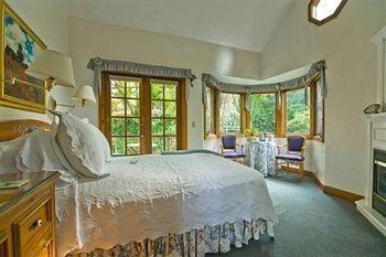Babbling Brook Inn0