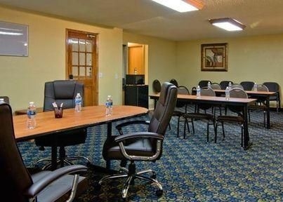 Econo Lodge Inn & Suites2