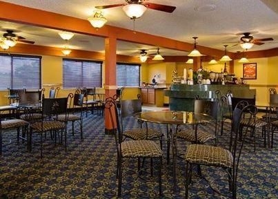 Econo Lodge Inn & Suites4
