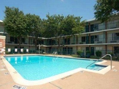 Econolodge Dallas Airport North3