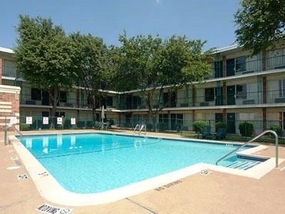 Econolodge Dallas Airport North1
