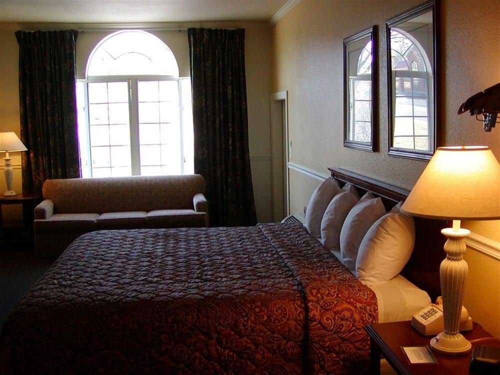 Carriage House Inn Carriage House Inn