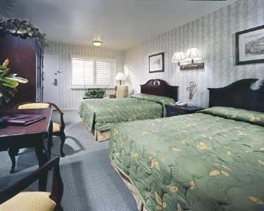 Carousel Inn And Suites2