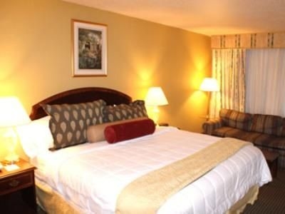 Best Western Plus Milwaukee Airport Hotel and Conference Center1