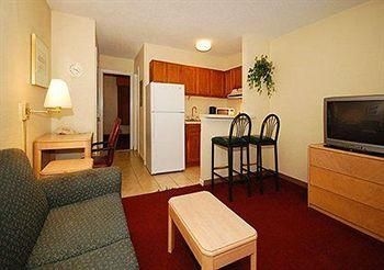 Rodeway Inn & Suites1