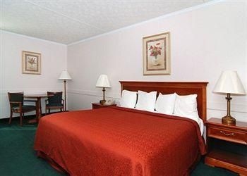 Quality Inn Kingsmill Hotel2