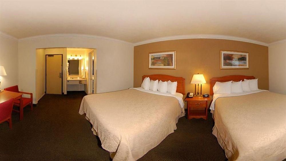 Best Western Town & Country Hotel3