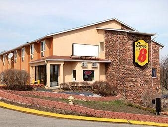 Super 8 Lawrence1