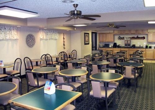 Econo Lodge Erie0