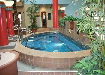 Econo Lodge Erie4