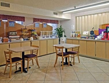 Ramada Inn Seaworld1