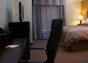Comfort Suites Clinton3