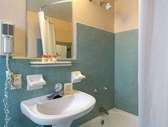 Days Inn and Suites Miami/North Beach Oceanfront3