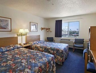 Super 8 Denton1