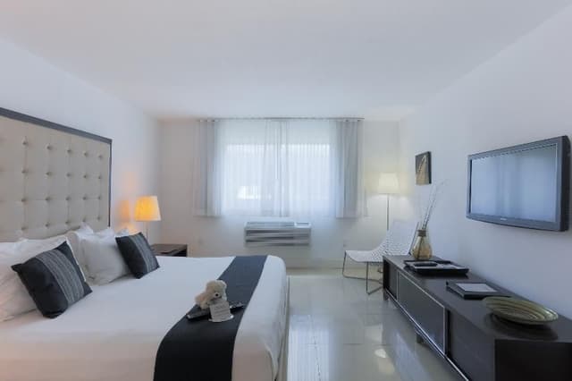 JUNIOR SUITE KING SIZE BED
