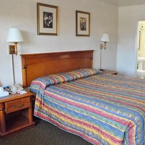 Econo Lodge Inn & Suites West Hollywood3