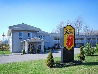 Super 8 Monticello1