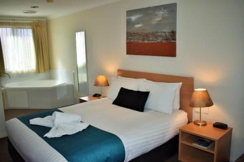 Executive Queen Room with Spa Bath