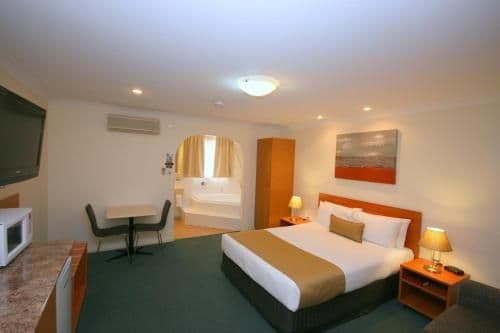 Executive Queen Room with Spa Bath