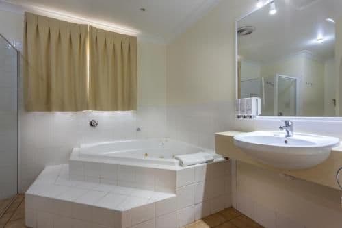 Executive Queen Room with Spa Bath