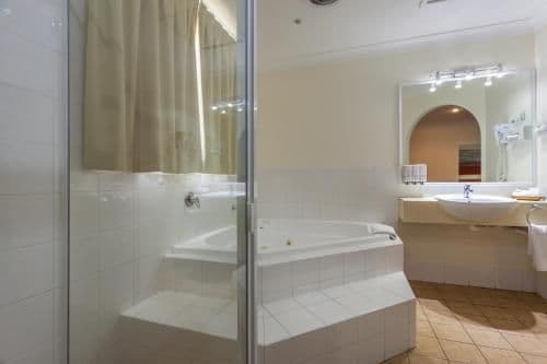Executive Queen Room with Spa Bath