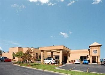Clarion Hotel Buffalo Airport4