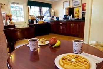 SureStay Plus by Best Western Woodbury Inn4