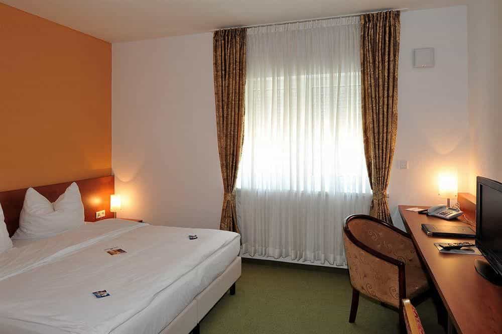 BEST WESTERN HOTEL AURORA BEST WESTERN HOTEL AURORA