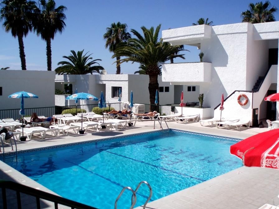 El Sombrero Apartments0