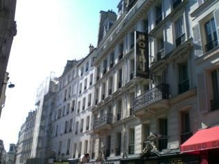 Les Plumes Hotel Paris1